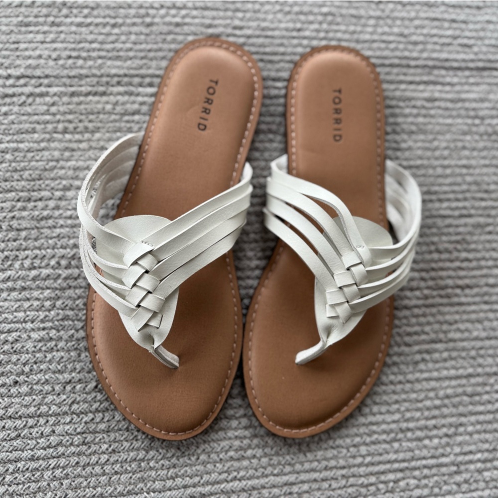 TORRID White Braided T-Strap Boho Flip Flop Sandals Sz 8.5 WW Wide Width